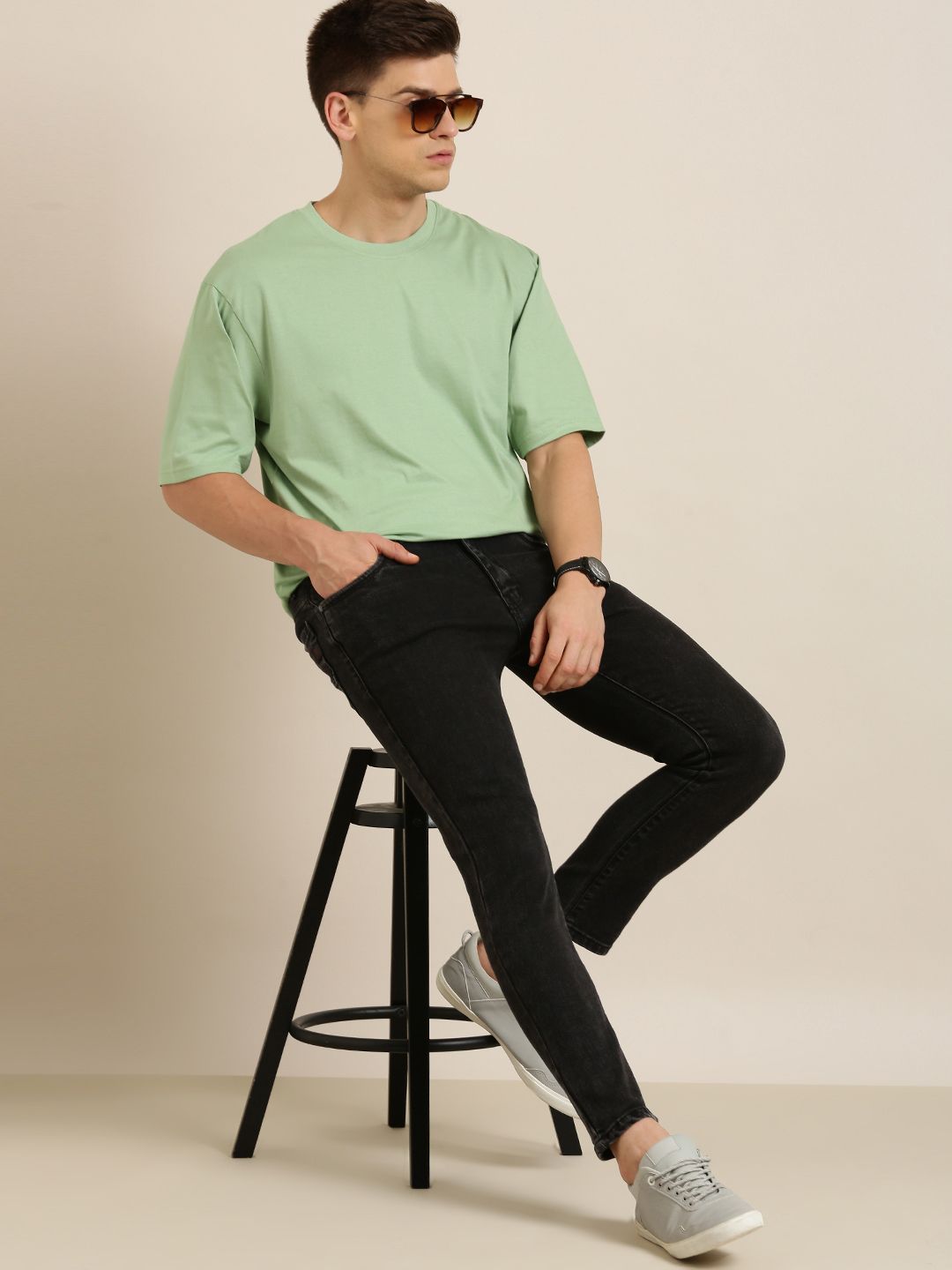 Difference of Opinion Green Solid Oversized T-Shirt